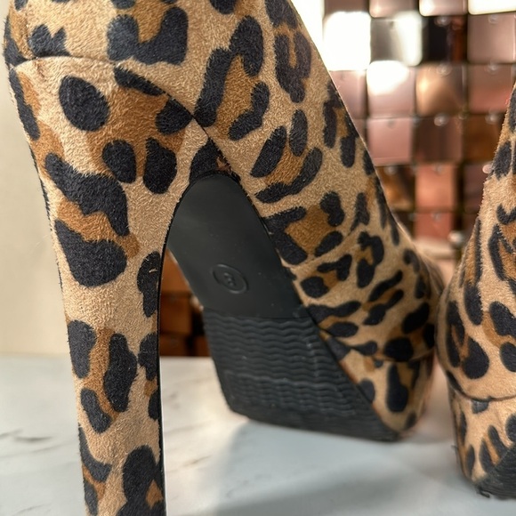 MOSSIMO Tan, Brown, Black Cheetah Print Faux Suede Heels Size 8 - Picture 7 of 10